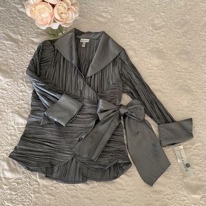 HARVE BENARD Fancy Crinkled Silver Top w/Tie Bow